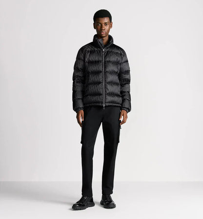 "D" Oblique Puffer Schwarz